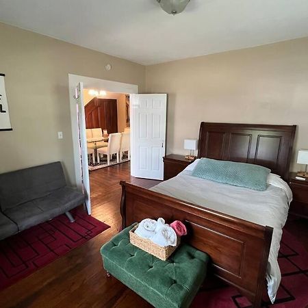 The Purple Door Apt In The Heart Of Radford City Екстер'єр фото