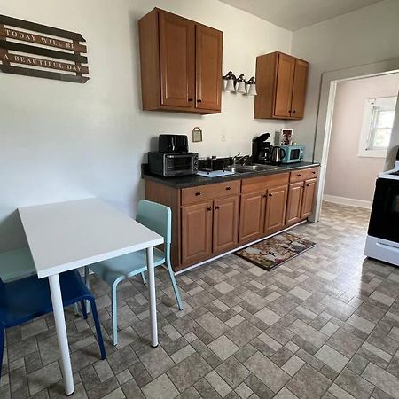 The Purple Door Apt In The Heart Of Radford City Екстер'єр фото