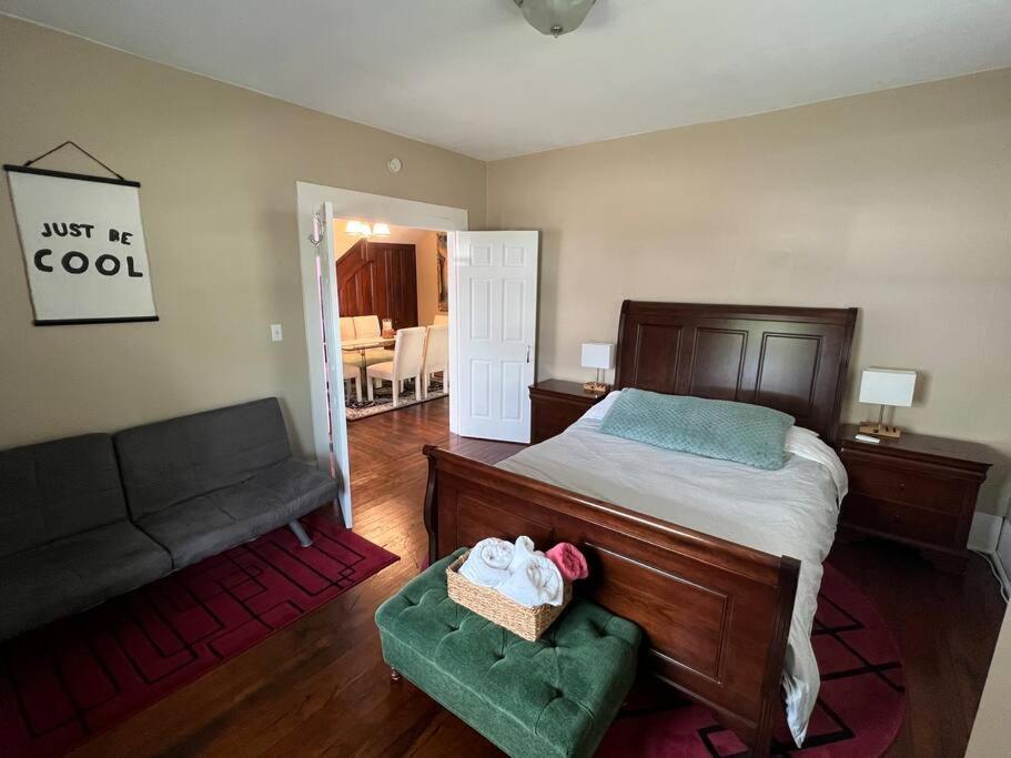 The Purple Door Apt In The Heart Of Radford City Екстер'єр фото