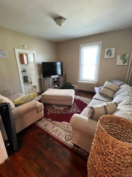 The Purple Door Apt In The Heart Of Radford City Екстер'єр фото