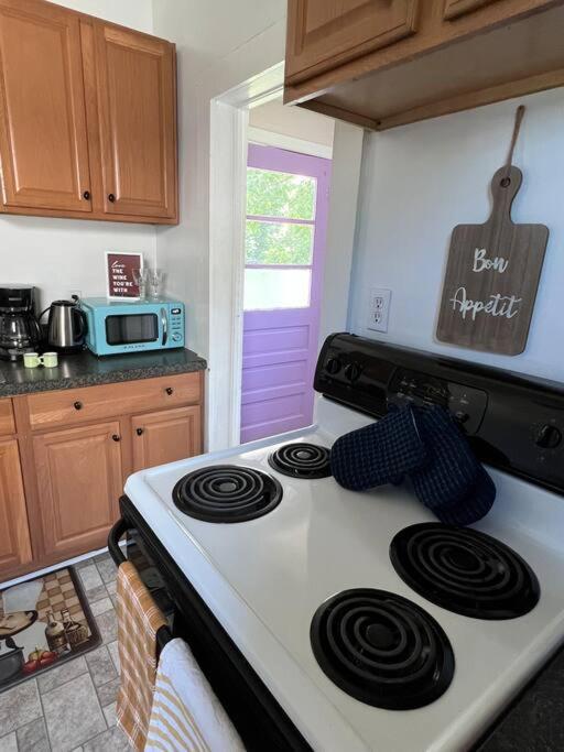 The Purple Door Apt In The Heart Of Radford City Екстер'єр фото