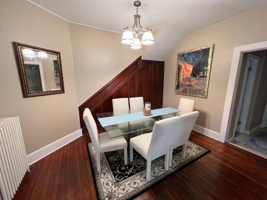 The Purple Door Apt In The Heart Of Radford City Екстер'єр фото