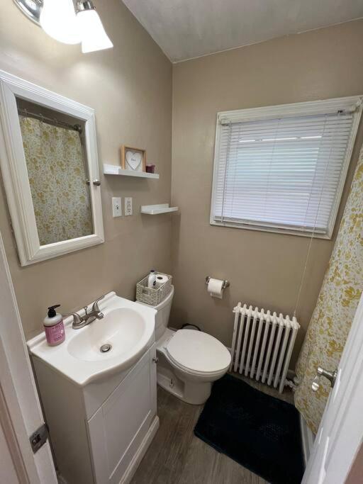 The Purple Door Apt In The Heart Of Radford City Екстер'єр фото